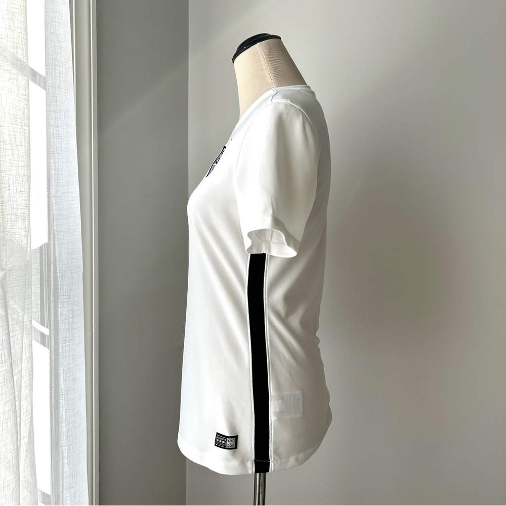 🌸Women’s 2015 U.S. Soccer Jersey. Size: Medium. White/Black - Picture 6 of 10